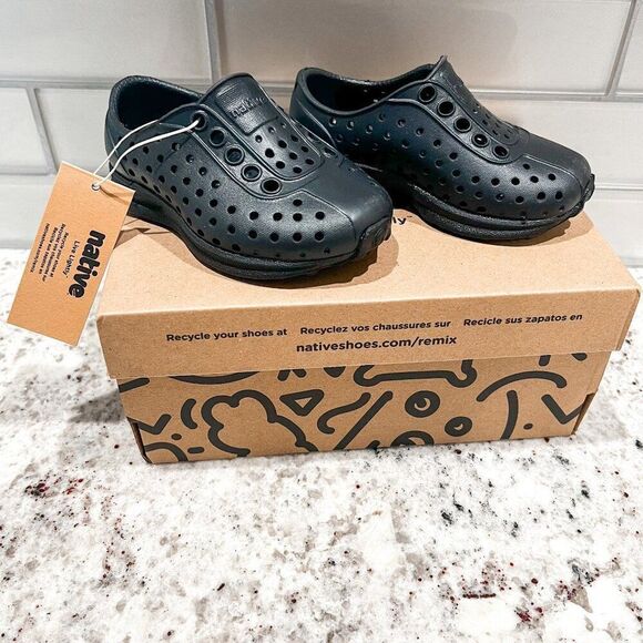 New in Box! Native BlackRobbie Sugarlite Slip On Shoes Size 4 - Picture 1 of 4